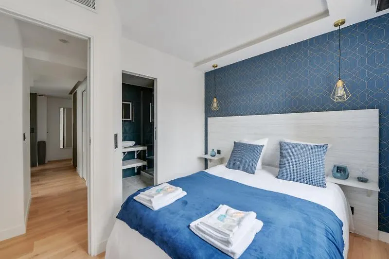 181 One - Superb In Paris. * Paris